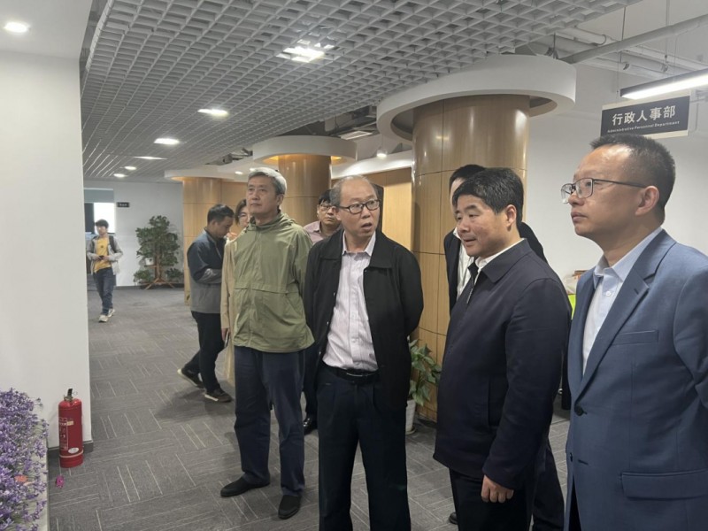 黄陂区委副书记、政法委书记胡艺调研华商孵化器 黄陂区委副书记、政法委书记胡艺调研华商孵化器